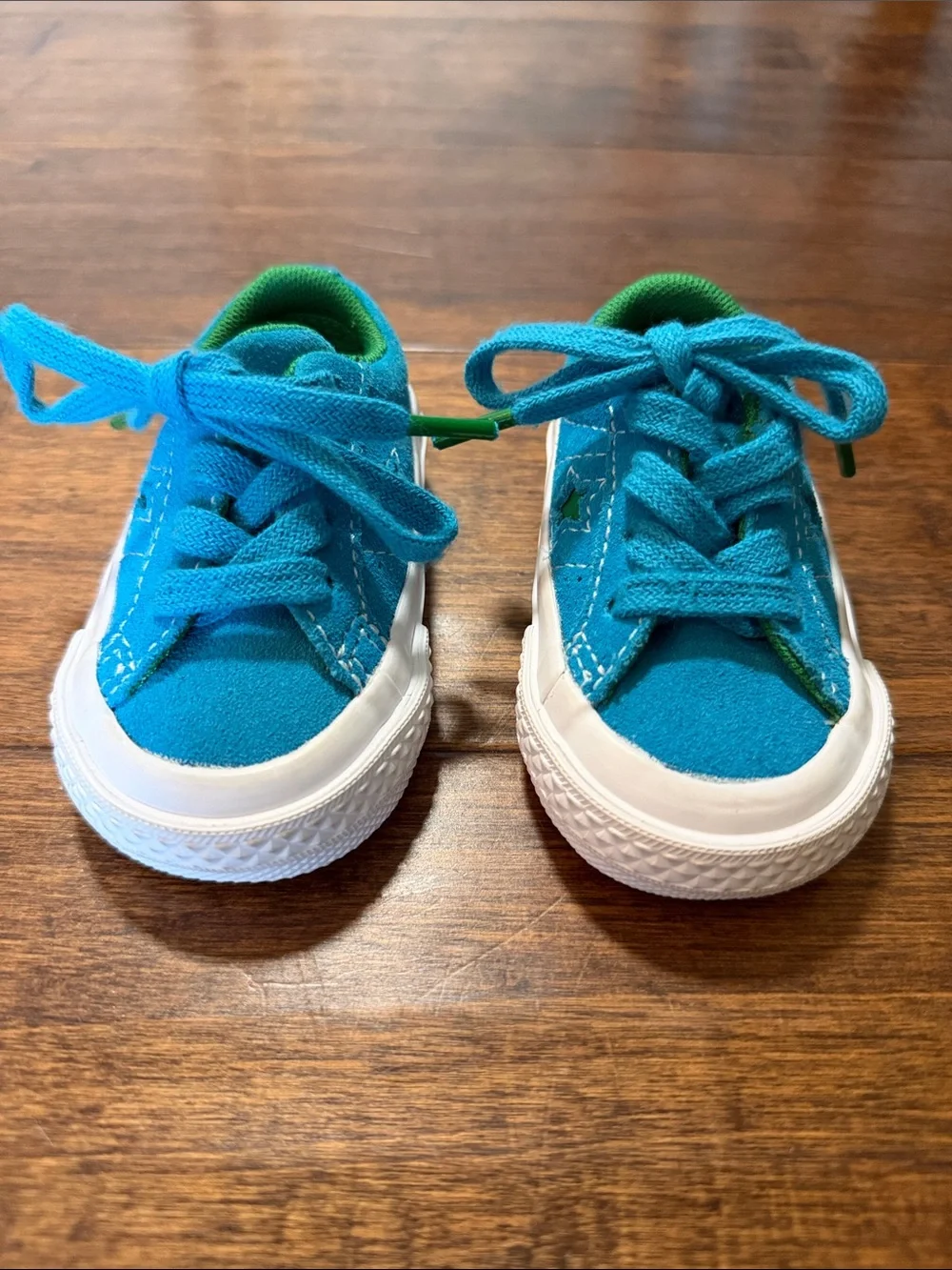 Converse Turquoise/Green One Star 2V OX Suede Sneakers, size 2